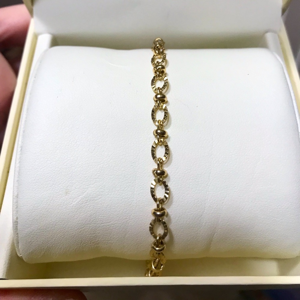 Gold Based Anklet